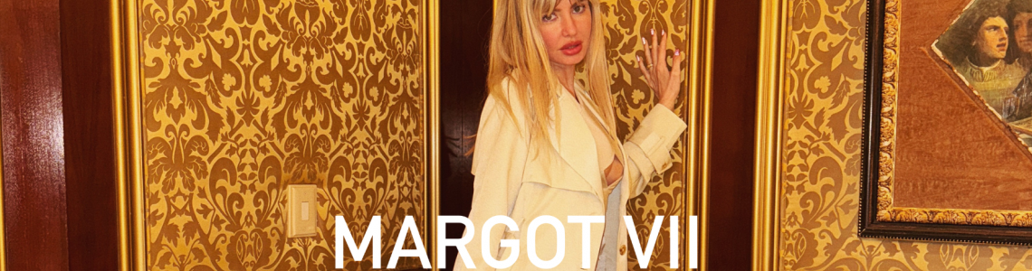 Yuliya Lasmovich sublime l’élégance parisienne dans le trench “Sky” de Margot VII