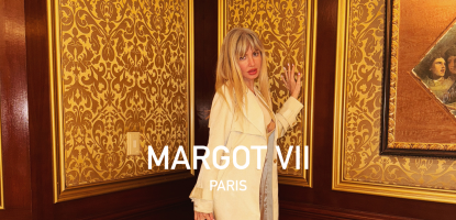 Yuliya Lasmovich sublime l’élégance parisienne dans le trench “Sky” de Margot VII